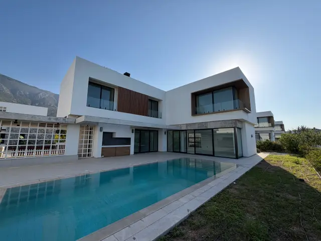 Luxusvilla mit Pool · Bellapais · Kyrenia / Girne