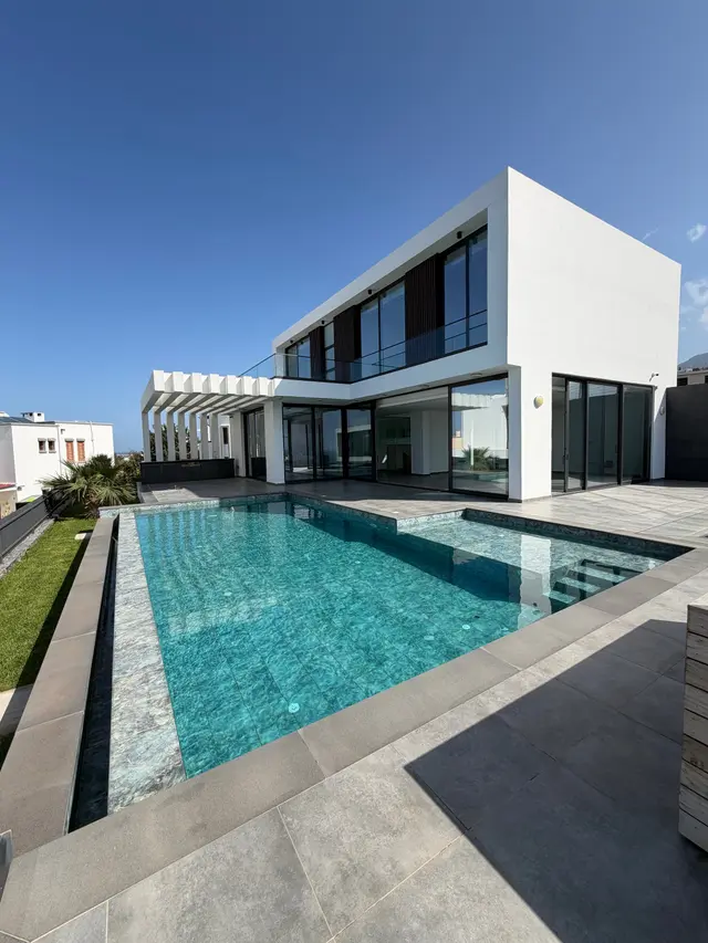 Luxus Villa mit Meerblick über die Terrasse inklusive Infinity Pool & Whirlpool · Esentepe · Region Kyrenia