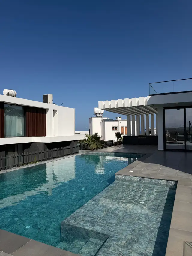 Luxus Villa mit Meerblick über die Terrasse inklusive Infinity Pool & Whirlpool · Esentepe · Region Kyrenia