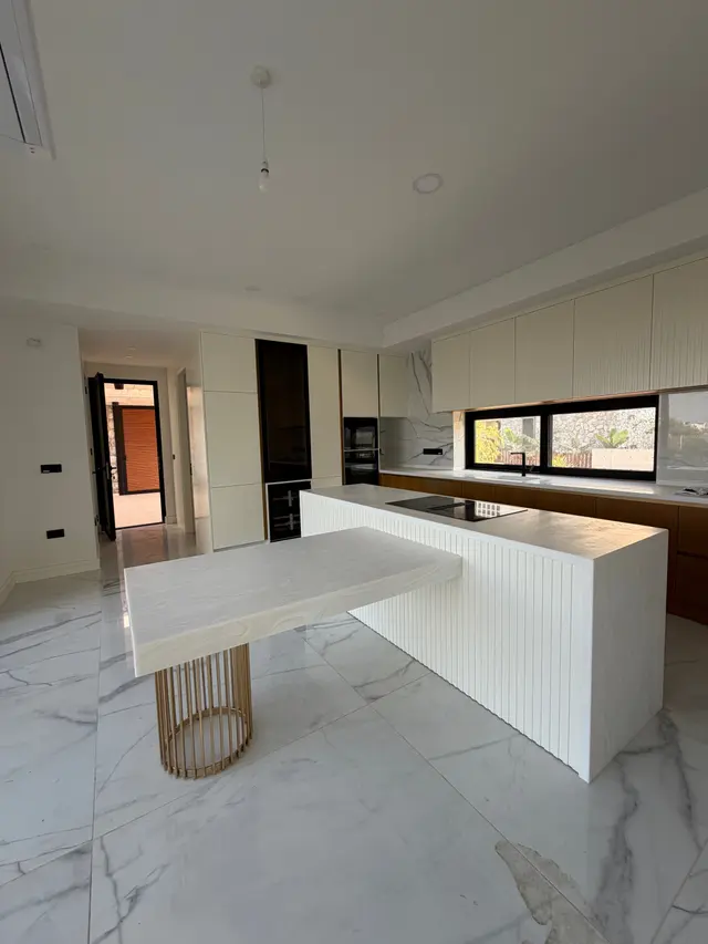 Küche mit Geräten von Miele und Weinkühler · Bellapais · Kyrenia / Girne