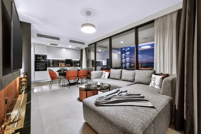 Wohnzimmer mit offener Küche · İskele · Long Beach