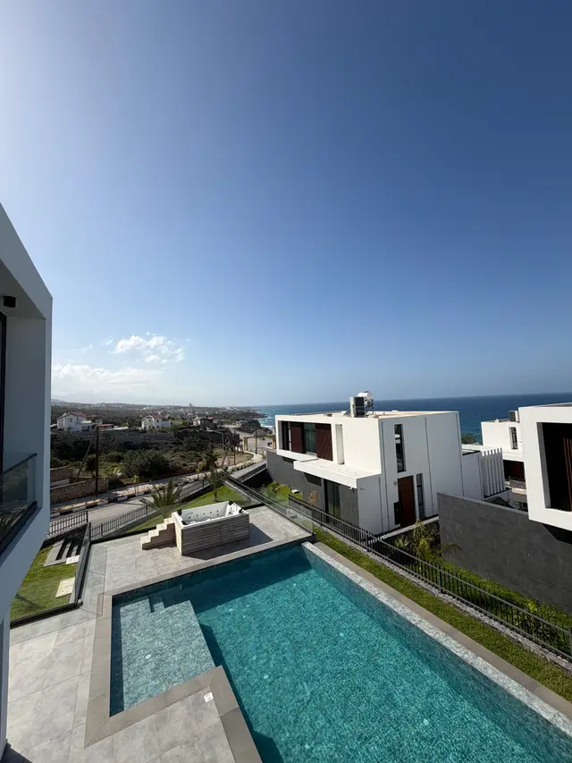 Luxus Villa mit Meerblick über die Terrasse inklusive Infinity Pool & Whirlpool · Esentepe · Region Kyrenia