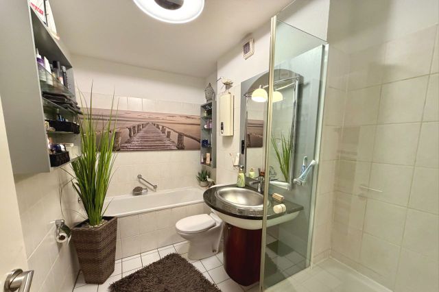 Dusch-Wannenbad (DG)