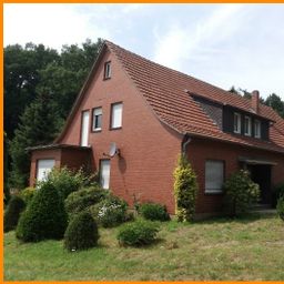 Renovierungsbedürftiges Wohnhaus mit Scheune und großem Grundstück