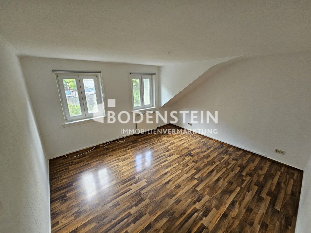 Maisonette Wohnung Zimmer mit Dachschräge
