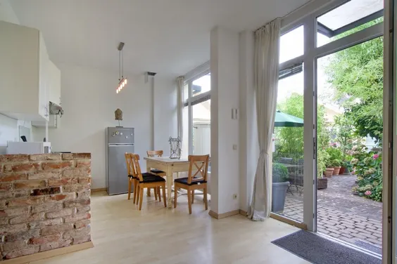 Sehr ruhige, schön möblierte Apartmentwohnung mit Loftcharakter, mediterraner Hofgarten, PKW-Stellplatz möglich