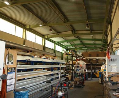 Vermietetes Gewerbegrundstück mit Produktionshalle, Bürotrakt und Werkswohnung in Haan-Gruiten !