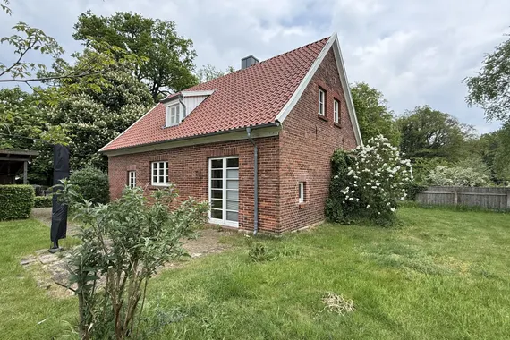 Ferienhaus mit Dauerwohnsitz – solides Landhaus im Grünen