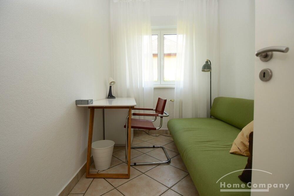 Vollständig möblierte 3,5-Zimmer-Wohnung mit 2 Balkonen und Stellplatz in Berlin-Zehlendorf - Photo 1