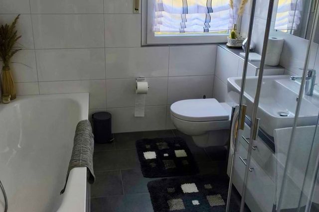Wohnung OG - modernisiertes Bad