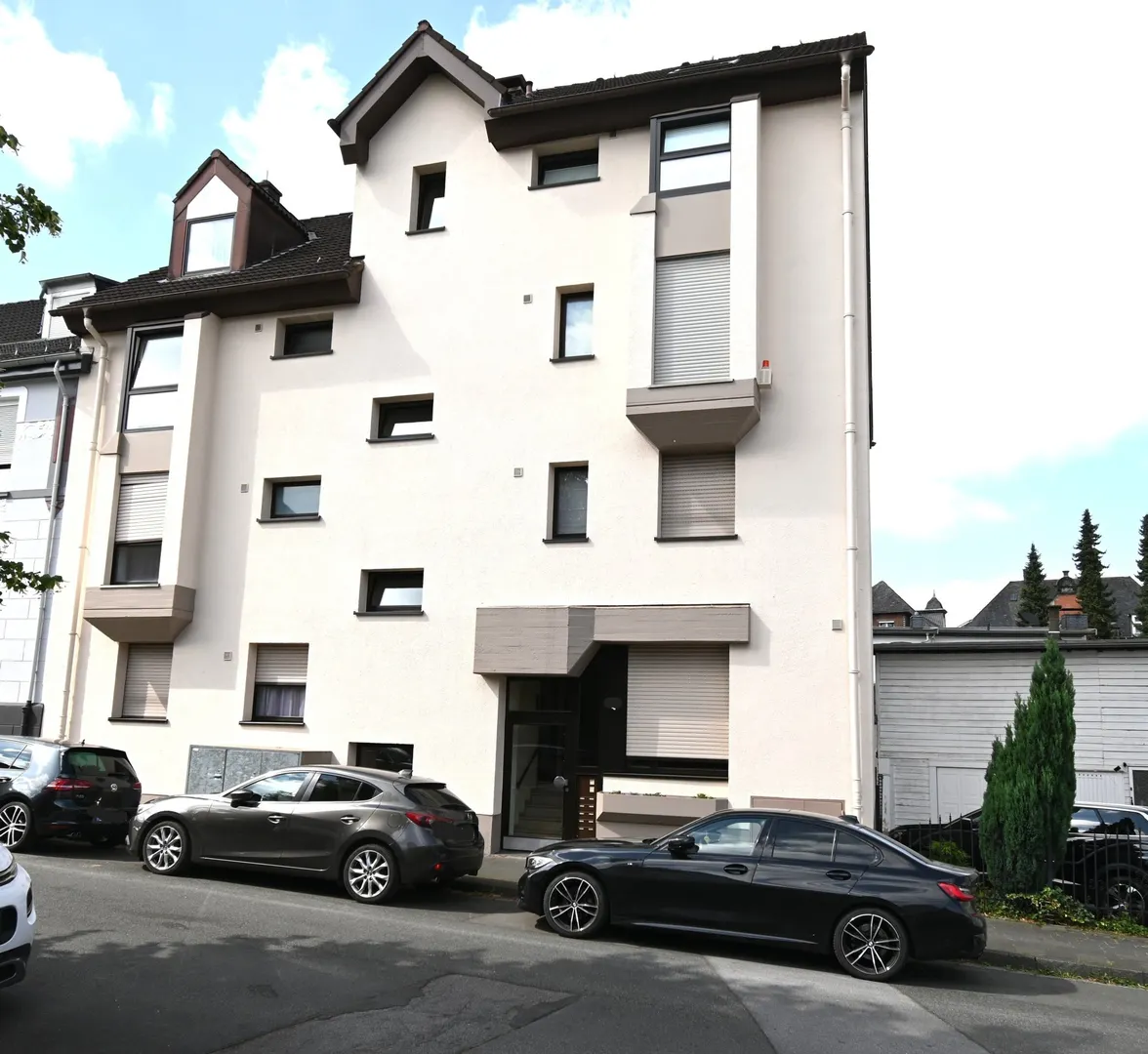 **** Gemütliche 2-Zimmer-Wohnung mit überdachtem Balkon in kleiner Wohneinheit... ****