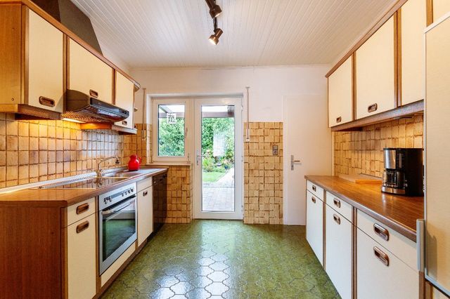 Küche mit Terrassenzugang