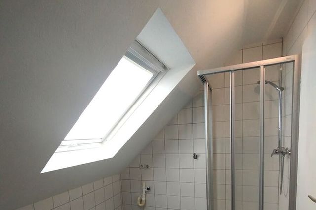 ...und Duschbad mit Waschmaschinenanschluss