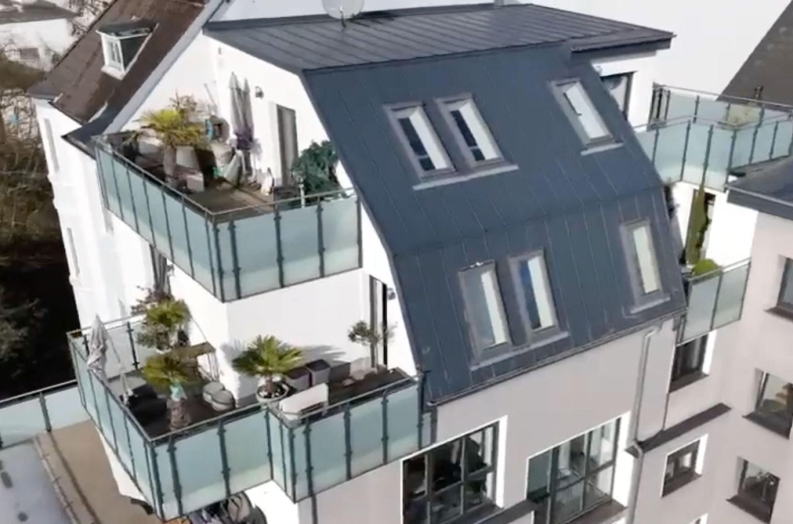 **** Hoch hinaus: Exklusive Maisonette im Penthouse-Stil mit Aufzug und 4 Balkonen .....****