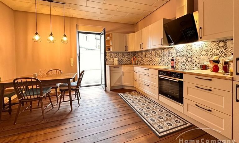 K&uuml;che mit Zugang zur Terrasse