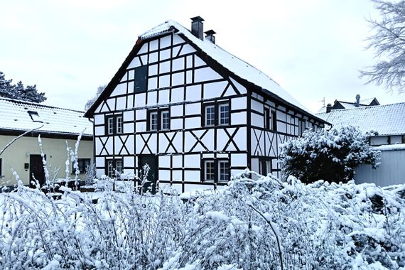 *** Historisches Fachwerkjuwel: Denkmalgeschütztes Haus mit zwei Wohneinheiten und Garten... ***