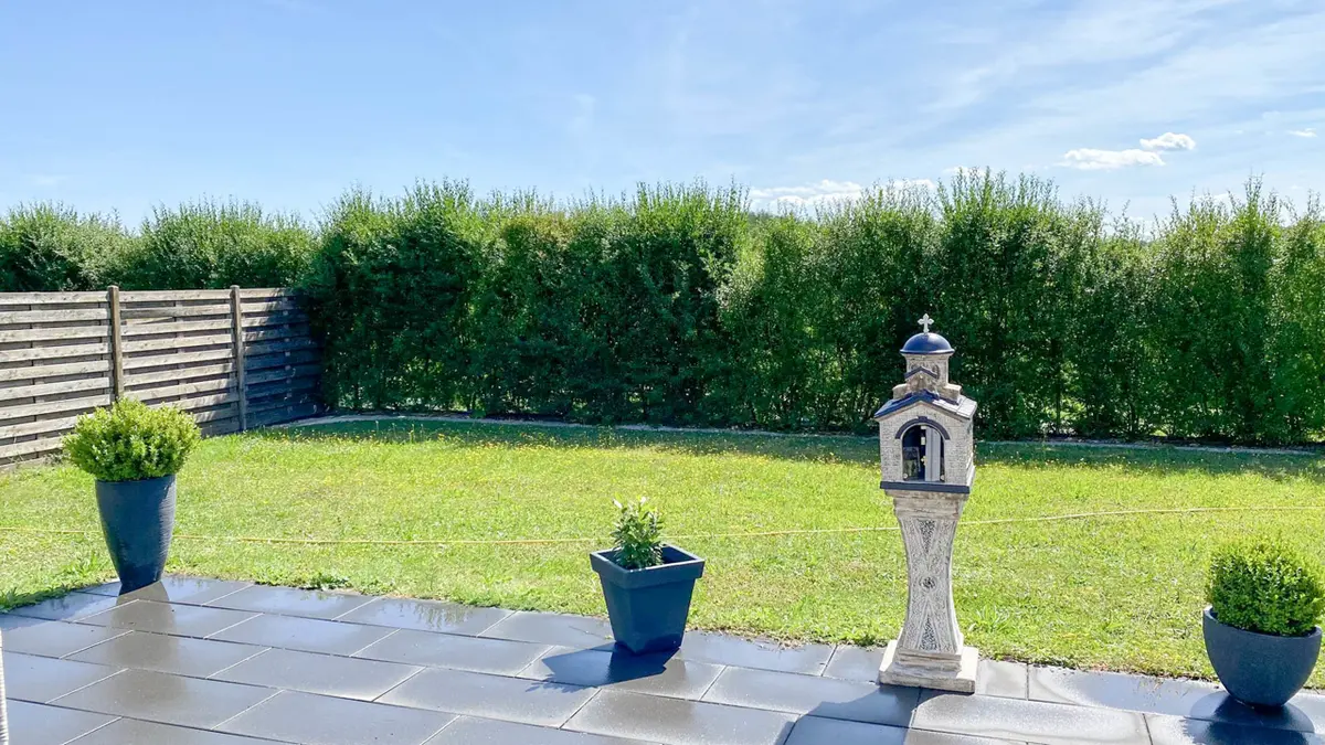 Eigentümerterrasse mit Gartenblick