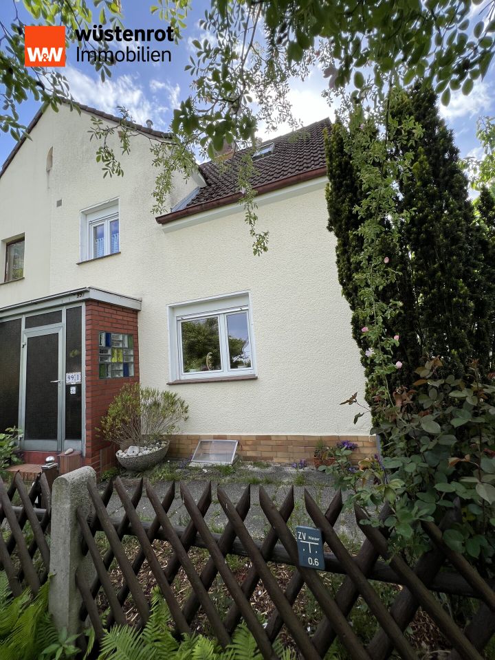 Hausansicht Gartenseite_Bade Pool