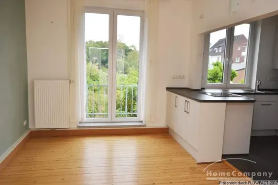 Tolle 4 Zi. Wohnung über 2. Etagen mit Balkon