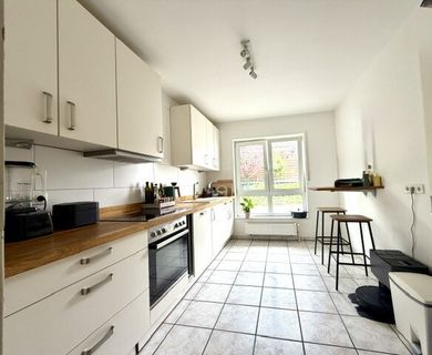 Großzügige, helle Doppelhaushälfte mit Garage in bevorzugter Wohnlage mit Blick ins Grüne - Foto 2