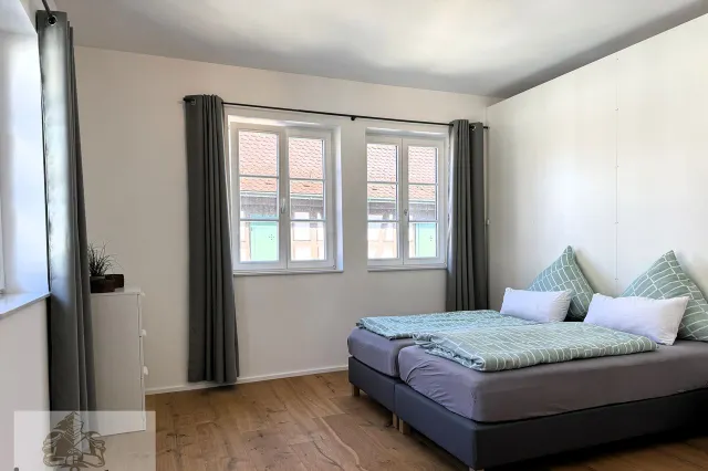 Schlafzimmer 1