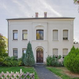 Schöne geräumige 2-Zimmer im Dachgeschoss einer Jugendstilvilla