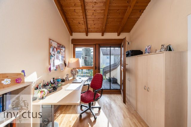 Bürobereich mit Zugang zum 2. Balkon im DG