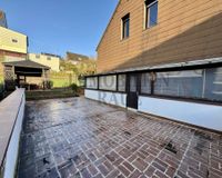 Rückansicht (Terrasse über der Garage)