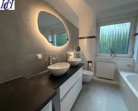 Bad mit Wanne und Dusche