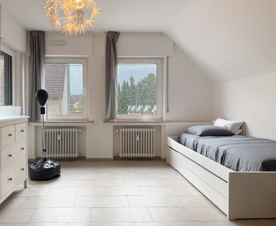 4-Zimmer-Wohnung mit Loggia und Garage – zentrale Lage ! - Photo 5