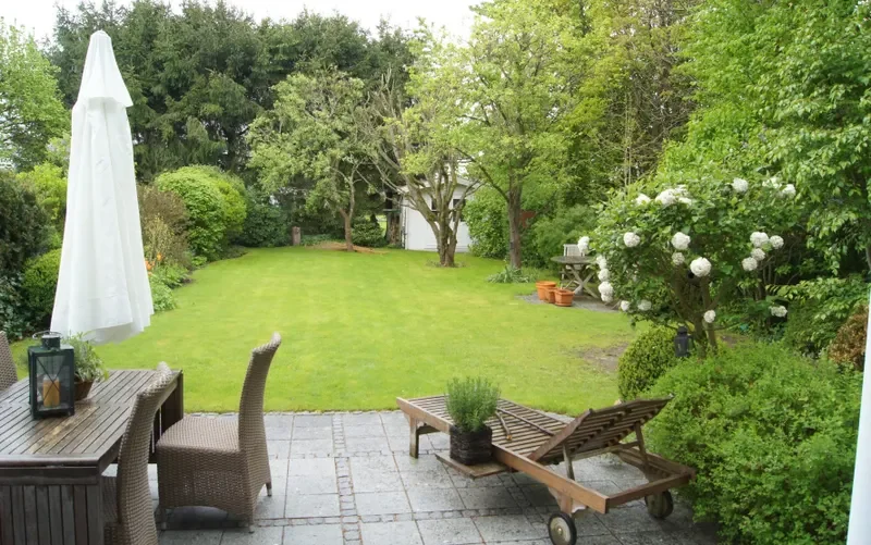 Terrasse mit Garten