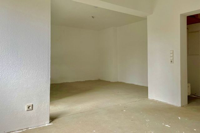 geräumiges Wohnzimmer