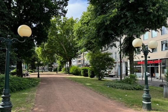Mitten im Zentrum - Modernisiertes Wohn-/Geschäftshaus in Krefeld