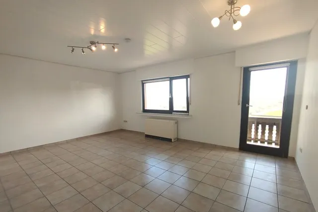 Wohnzimmer mit Balkon