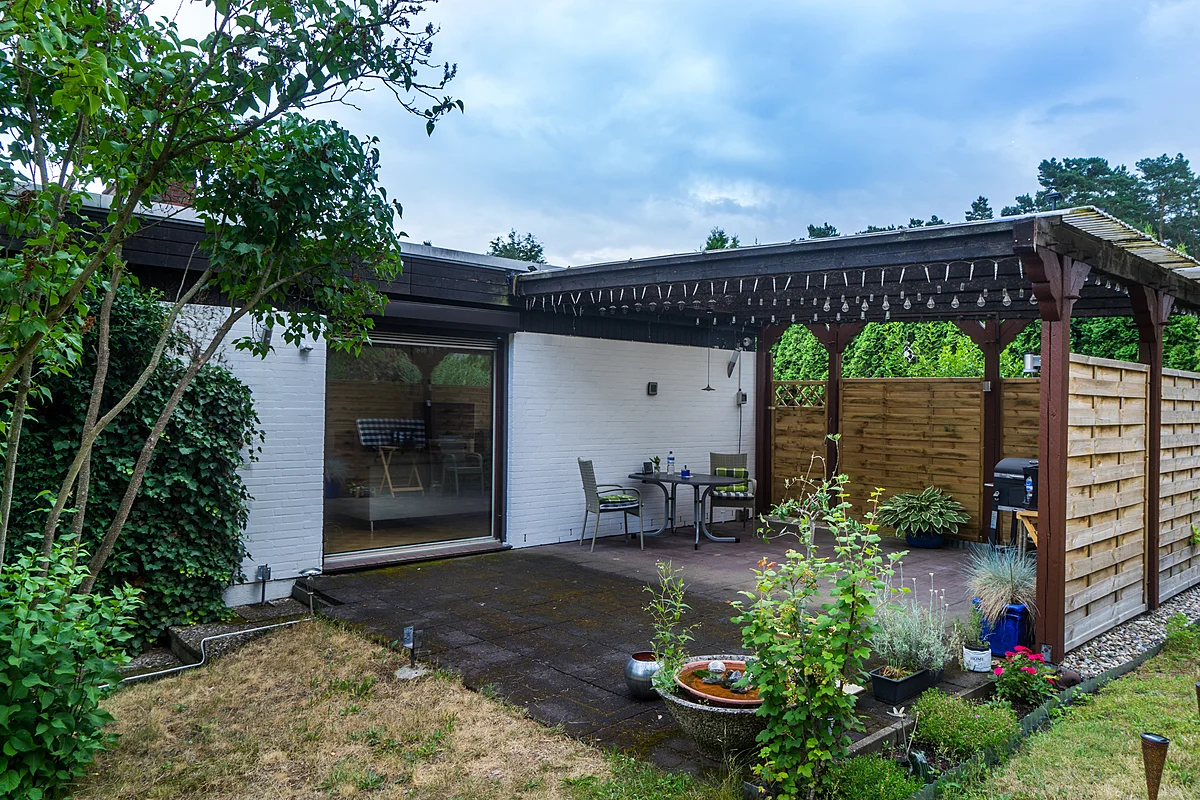 Terrasse hinter Teil