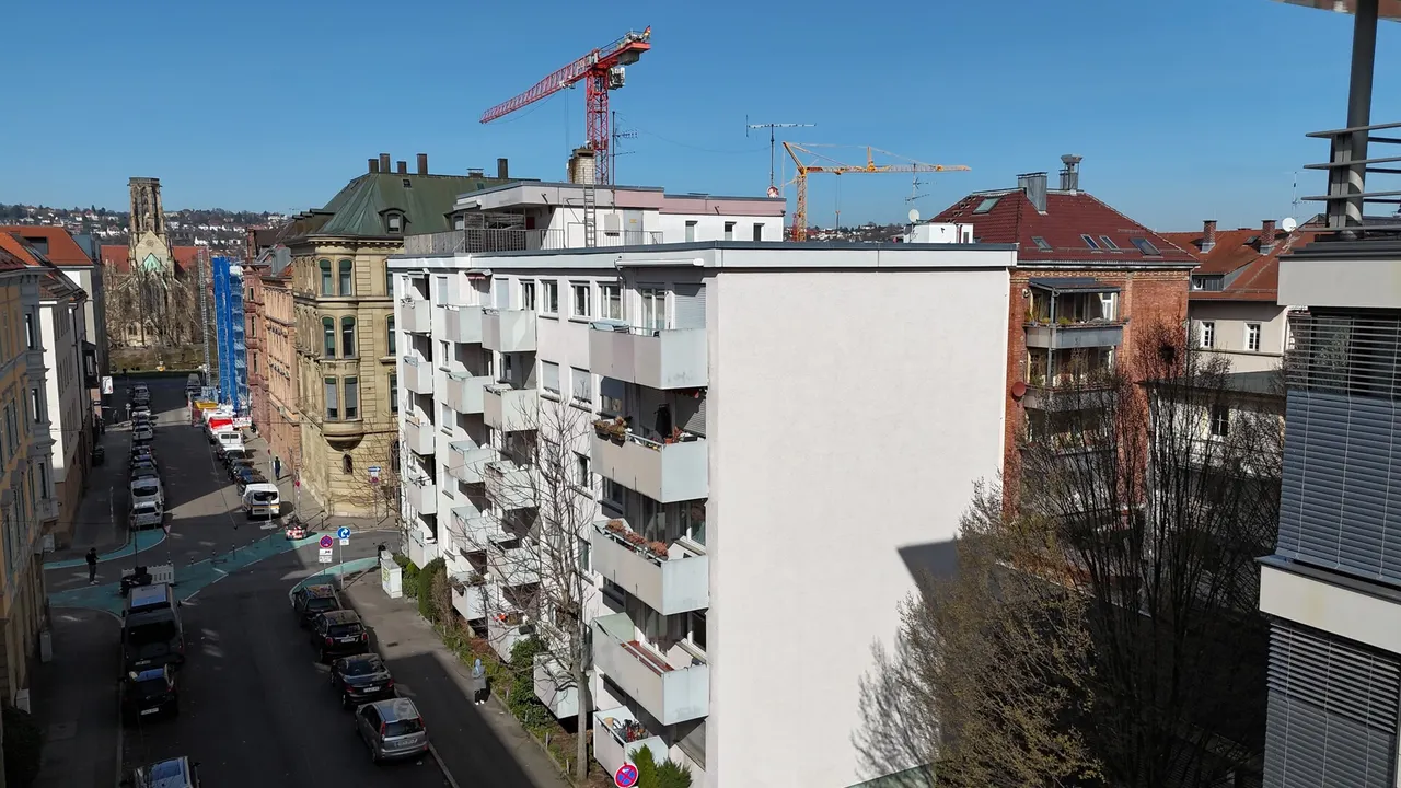 Hausansicht & Umgebung