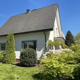 Familien willkommen! Schöner Garten wartet auf Trampolin, Schaukel & Co!