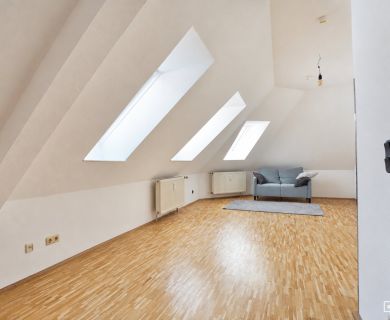 Helle ca. 45m² große 2-Zimmer-Dachgeschosswohnung mit Tageslichtbad - Photo 5