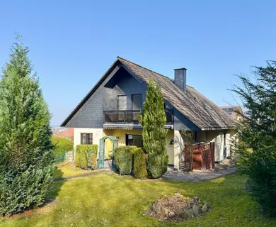 Traumlage am Waldrand von Hachenburg – Gepflegtes EFH mit Fernsicht und Schlossblick!