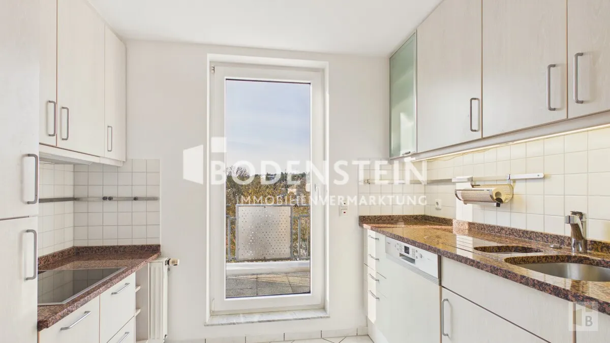 Küche mit Blick auf den 2. Balkon