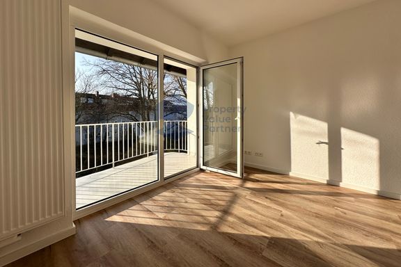 Erstbezug nach Sanierung: Gr&uuml;ne Aussicht vom Westbalkon