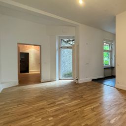 Ihre Ruheoase: Erdgeschosswohnen mit privater Terrasse ins Grüne + eigenem Stellplatz !