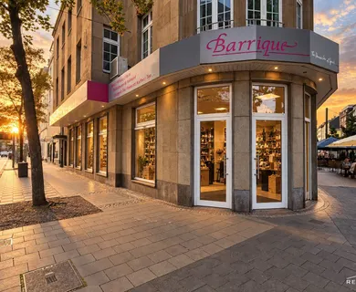 ATTRAKTIVE LADENFLÄCHE MIT GROSSZÜGIGER SCHAUFENSTERFRONT IN DÜSSELDORF-PEMPELFORT ZU MIETEN!