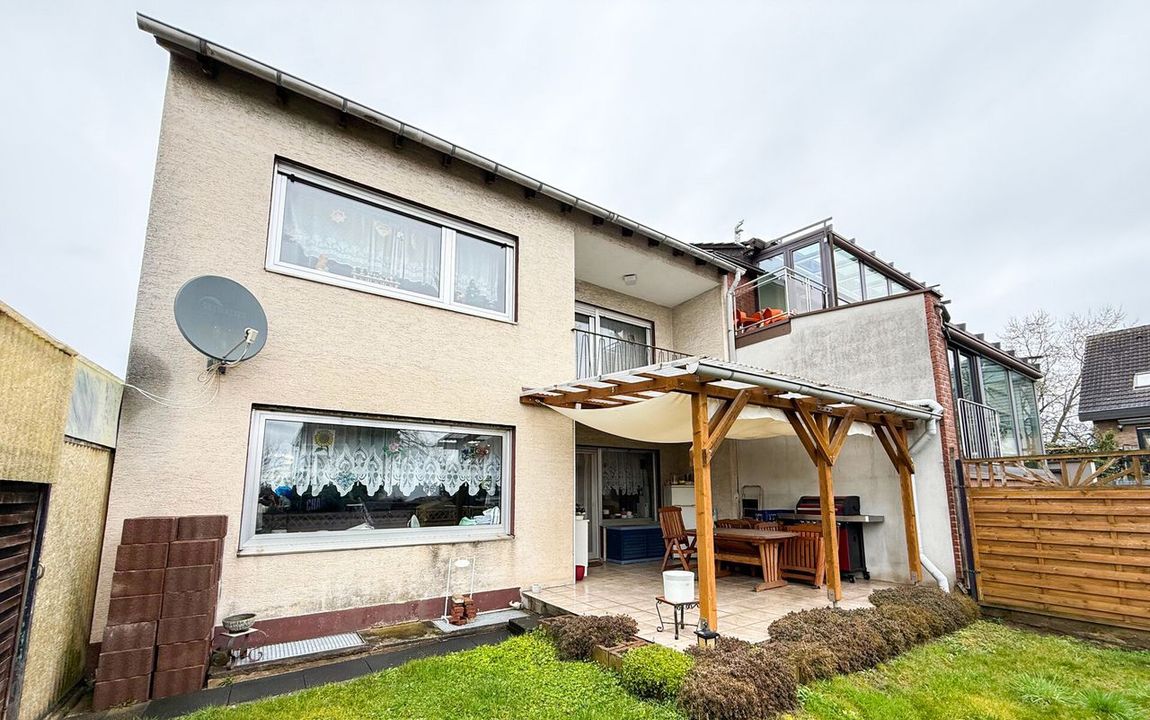 Dörfliche Lebensstruktur trifft auf Bonner City – Anbindung: solides Reihenhaus mit Garten & Garage!