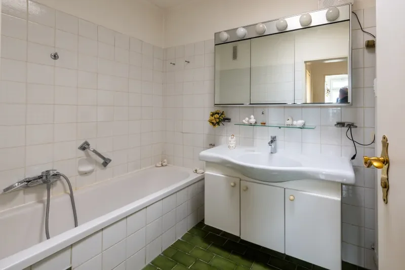Helles Badezimmer