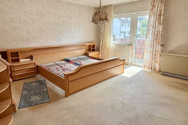 OG Schlafzimmer mit Balkon (Nr. 1)