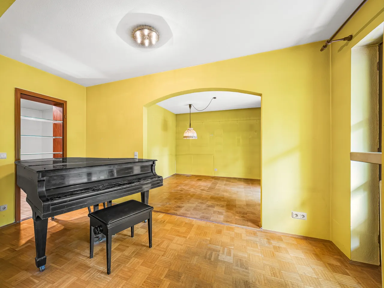 Arbeits-Schlafzimmer im Erdgeschoss