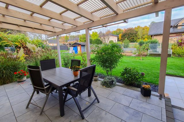 Terrasse hinter dem Haus