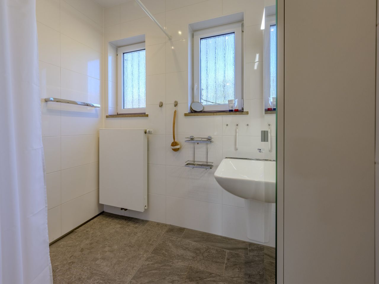 Begehbare Dusche im Erdgeschoss