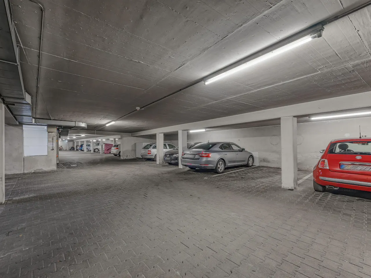 Tiefgaragenstellplatz